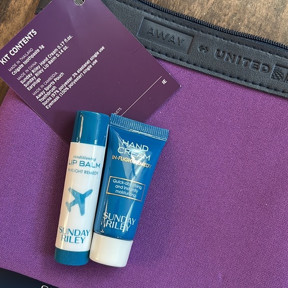 United Airlines x Away Travel Amenity Kit Purple Zip Pouch Travel Bag Neoprene - Picture 7 of 10